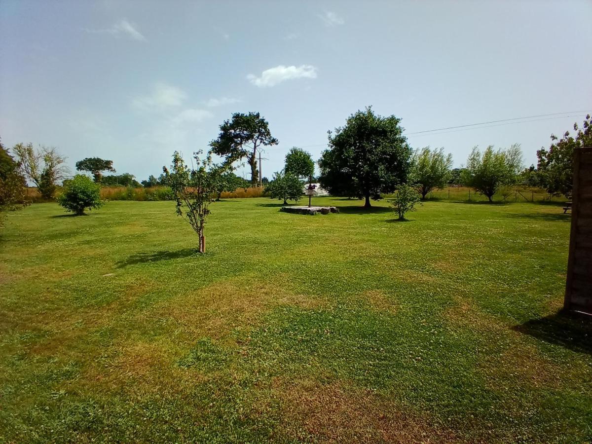 La Ferme D' Emerentine Bacilly Bagian luar foto
